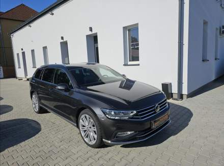 Volkswagen - Passat
