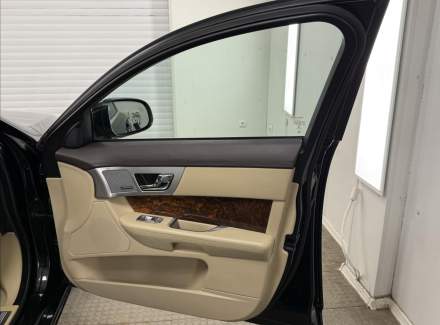 Jaguar - XF