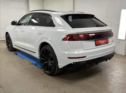 Audi - Q8