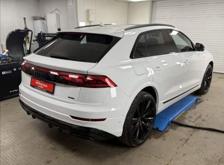Audi - Q8