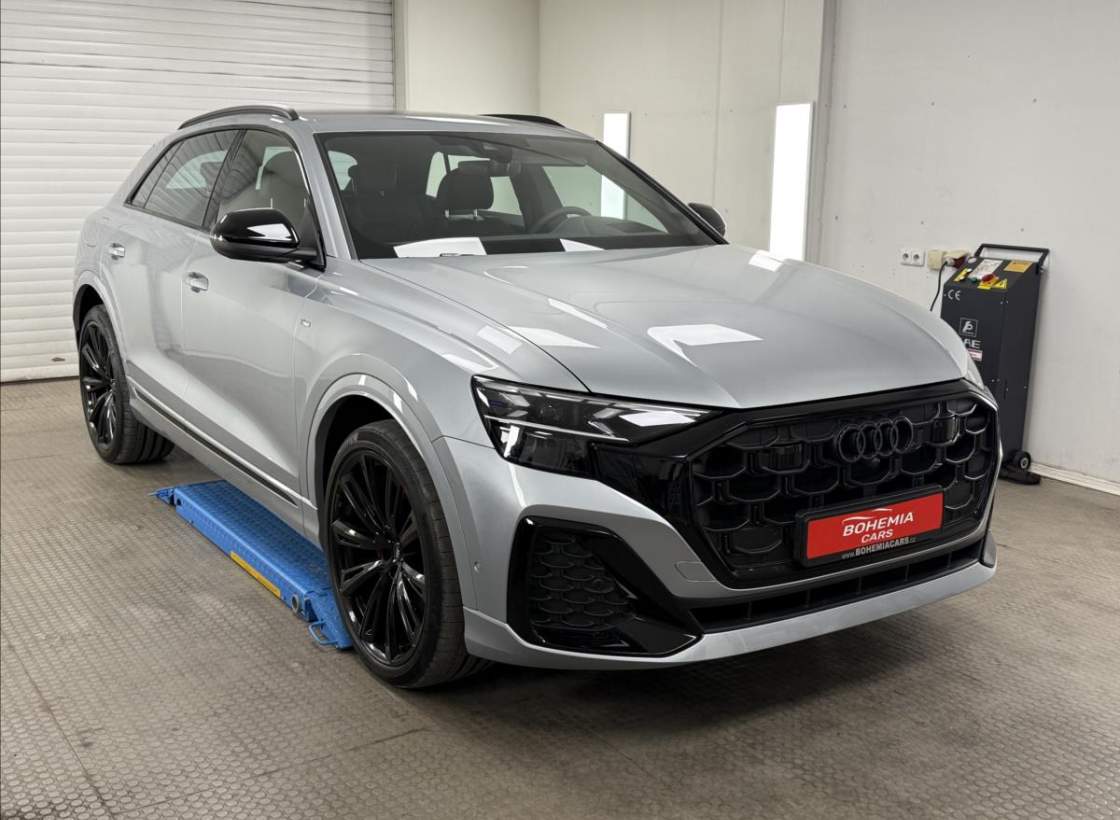 Audi - Q8