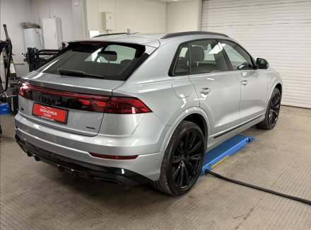 Audi - Q8