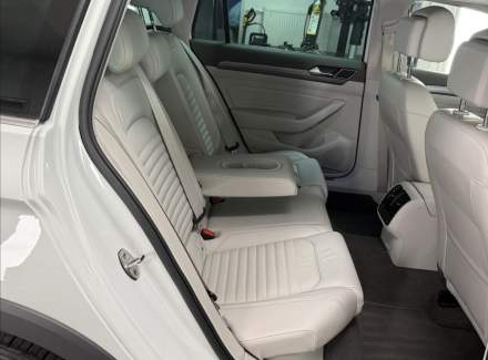 Volkswagen - Passat