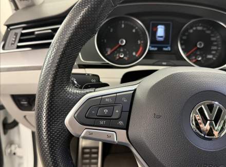 Volkswagen - Passat