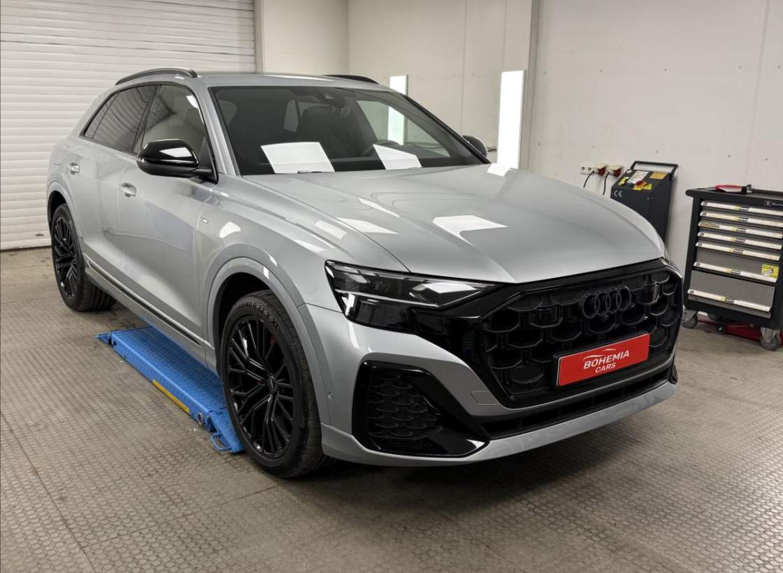 Audi - Q8