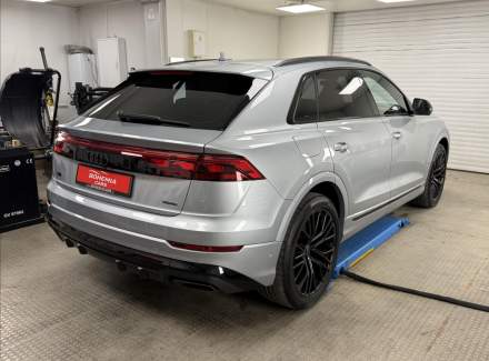 Audi - Q8