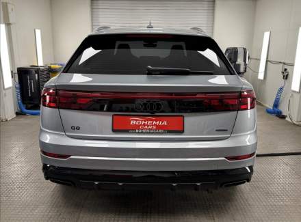 Audi - Q8