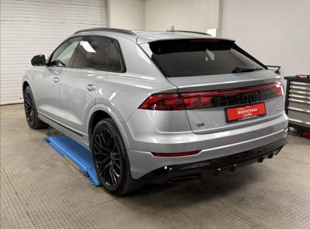 Audi - Q8