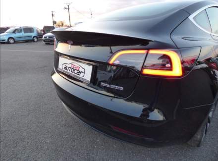 Tesla - Model 3