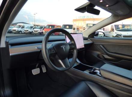 Tesla - Model 3