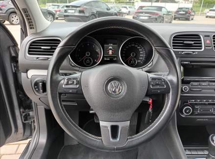 Volkswagen - Golf