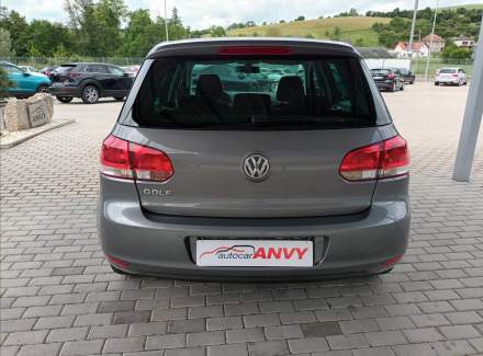 Volkswagen - Golf