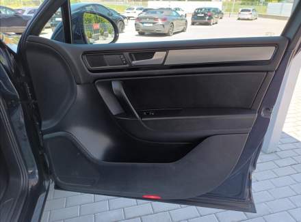 Volkswagen - Touareg