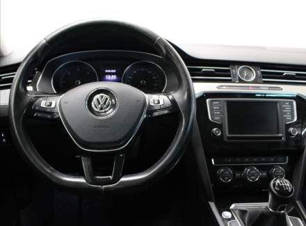 Volkswagen - Passat