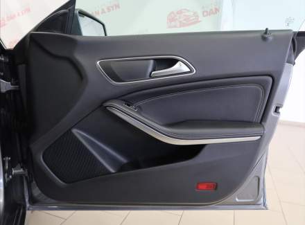 Mercedes-Benz - CLA