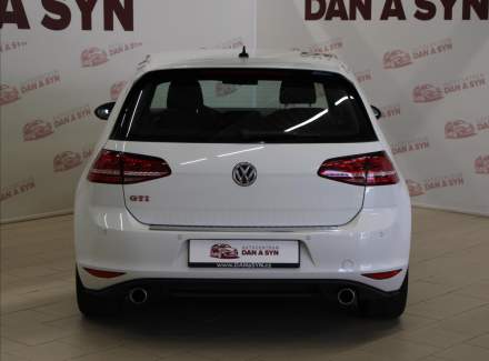 Volkswagen - Golf