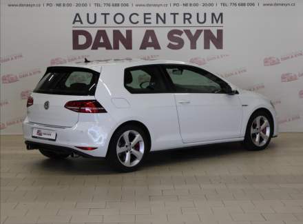 Volkswagen - Golf
