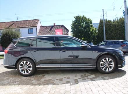 Volkswagen - Passat