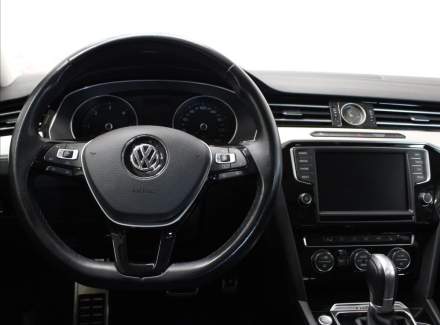 Volkswagen - Passat