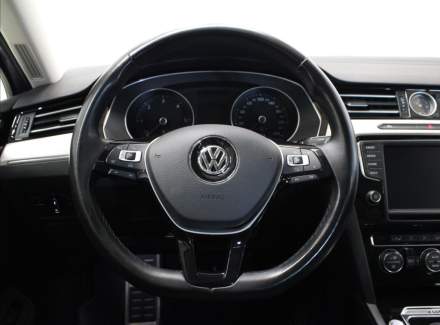 Volkswagen - Passat
