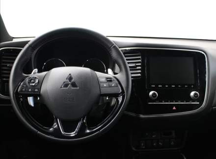 Mitsubishi - Outlander