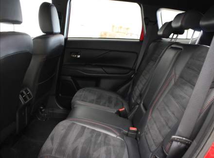 Mitsubishi - Outlander