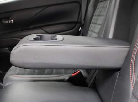 Mitsubishi - Outlander