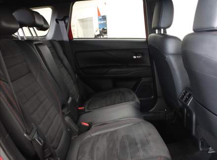 Mitsubishi - Outlander