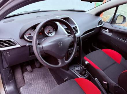 Peugeot - 207