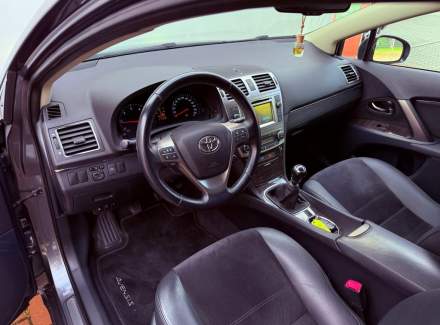 Toyota - Avensis
