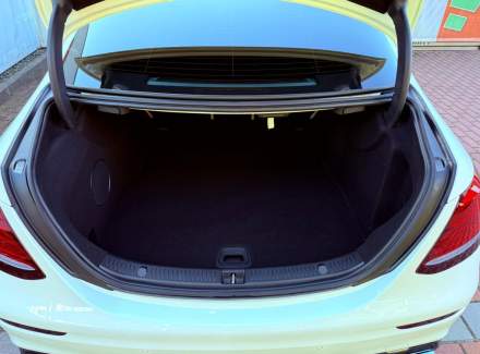 Mercedes-Benz - E-class