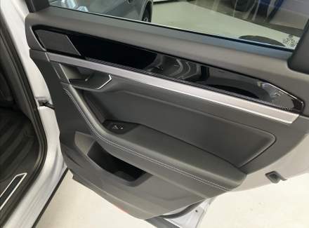 Volkswagen - Touareg