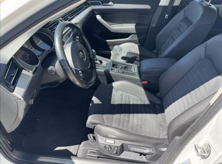 Volkswagen - Passat