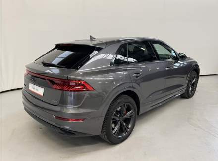 Audi - Q8