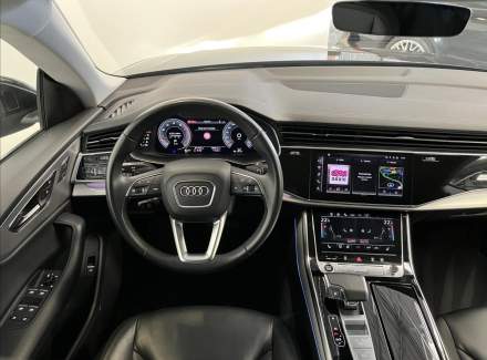 Audi - Q8