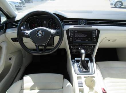 Volkswagen - Passat