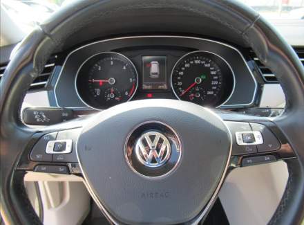 Volkswagen - Passat