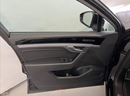 Volkswagen - Touareg