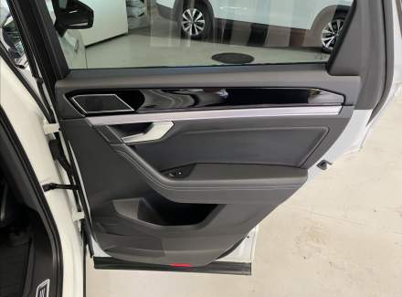 Volkswagen - Touareg