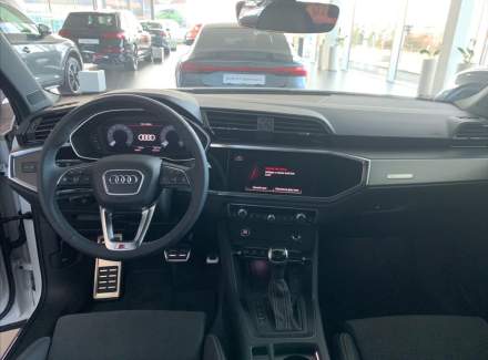 Audi - Q3
