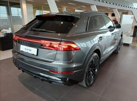 Audi - Q8
