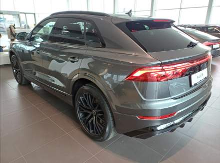 Audi - Q8