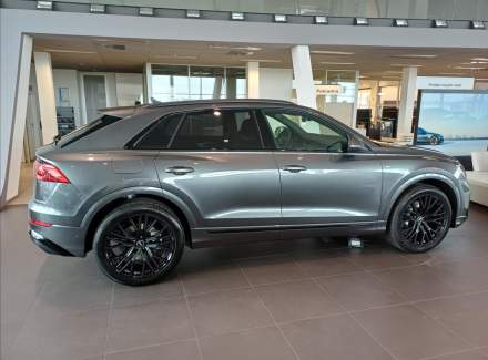 Audi - Q8