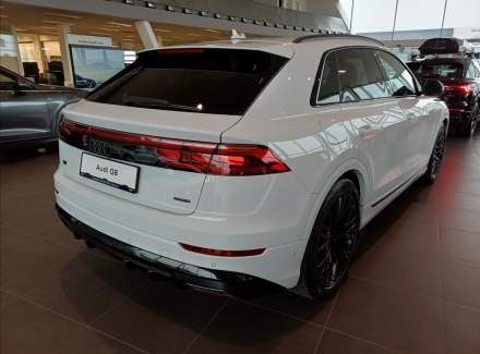 Audi - Q8