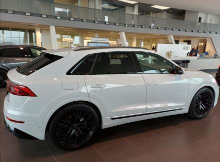Audi - Q8