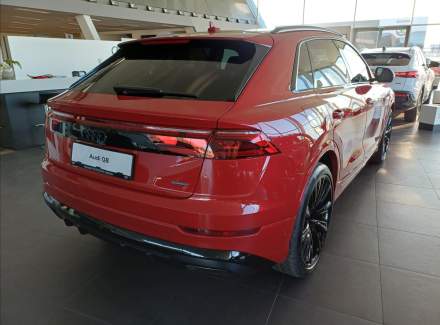 Audi - Q8