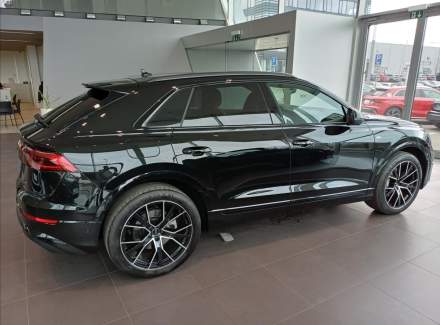 Audi - Q8