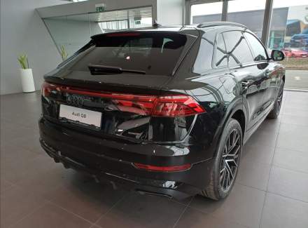 Audi - Q8