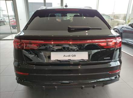 Audi - Q8