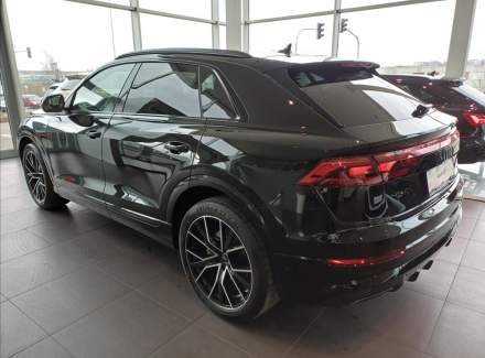 Audi - Q8